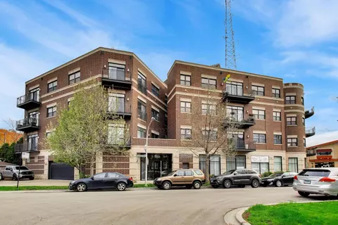 3028 W Roscoe St #406, Chicago, IL 60618
