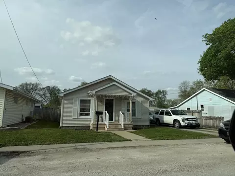 812 E Pembroke St, Tuscola, IL 61953