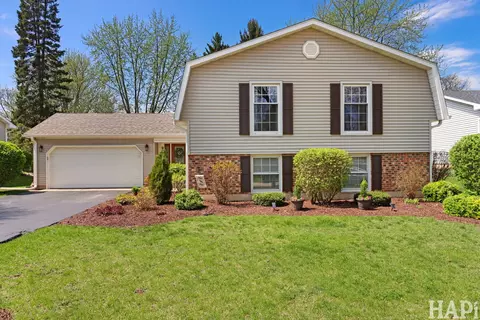 38 Chelsea Ln, Cary, IL 60013