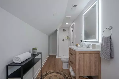 Bath - 8137 S Loomis Blvd, Chicago, IL 60620 photo 2 of 3