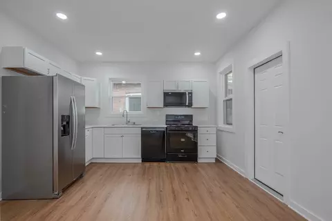 Entry Way - 8137 S Loomis Blvd, Chicago, IL 60620 photo 2 of 2