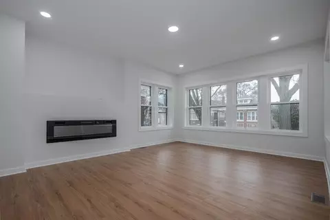 Living - 8137 S Loomis Blvd, Chicago, IL 60620 photo 2 of 5