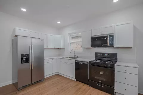 Kitchen - 8137 S Loomis Blvd, Chicago, IL 60620 photo 1 of 1