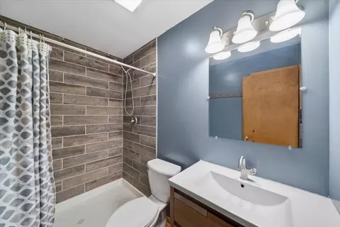 Bath - 2 Division St, Bristol, IL 60512 photo 4 of 5
