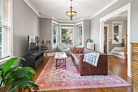 Living - 934 Beloit Ave, Forest Park, IL 60130 photo 1 of 3