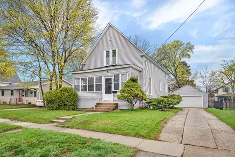 232 N Green St, Carpentersville, IL 60110