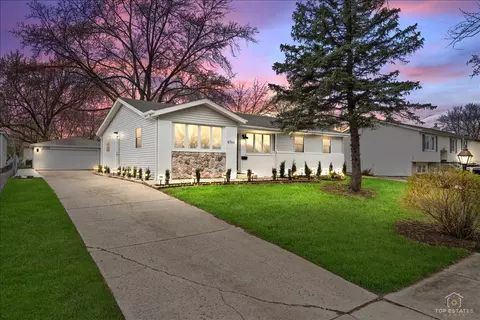 8766 S 83rd Ct, Hickory Hills, IL 60457