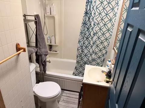 Bath - 1762 S Oak Ave, Freeport, IL 61032 photo 2 of 2