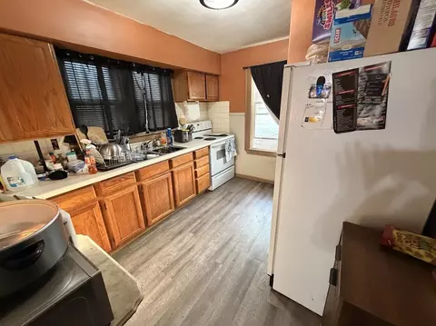 Kitchen - 1762 S Oak Ave, Freeport, IL 61032 photo 2 of 2