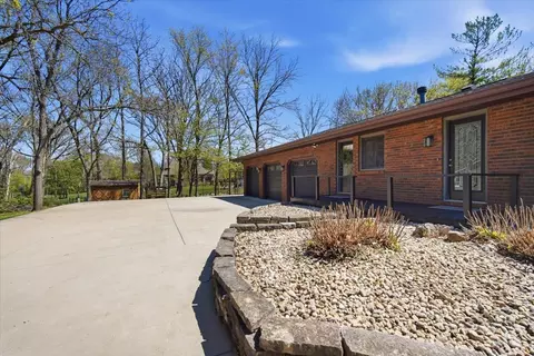 19316 Nottingham Dr, Bloomington, IL 61705 photo 2