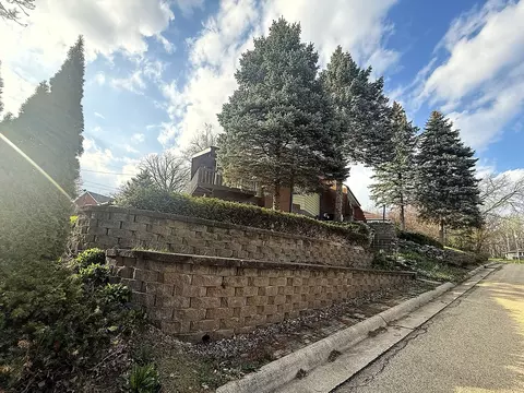 Exterior - 609 Moss Pl, Dixon, IL 61021 photo 13 of 13