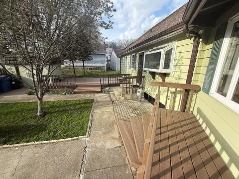 Exterior - 609 Moss Pl, Dixon, IL 61021 photo 5 of 13