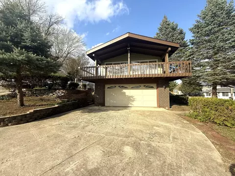 Exterior - 609 Moss Pl, Dixon, IL 61021 photo 3 of 13
