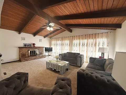 Living - 609 Moss Pl, Dixon, IL 61021 photo 1 of 3
