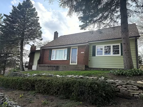 Exterior - 609 Moss Pl, Dixon, IL 61021 photo 12 of 13