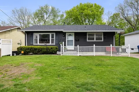2122 Cody St, Bettendorf, IA 52722