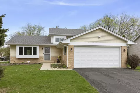 322 Hickory Oaks Dr, Bolingbrook, IL 60490