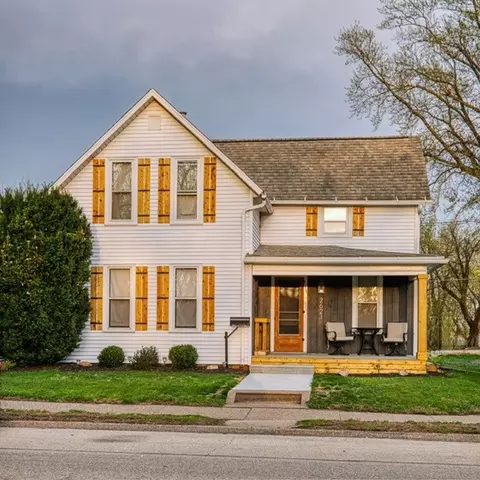 2621 N 3rd St, Clinton, IA 52732