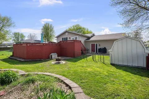 Exterior - 509 N 6th St, Eldridge, IA 52748 photo 6 of 12