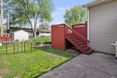 Exterior - 509 N 6th St, Eldridge, IA 52748 photo 4 of 12