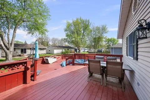 Exterior - 509 N 6th St, Eldridge, IA 52748 photo 9 of 12