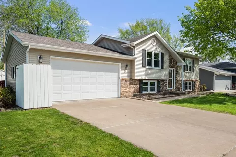 Exterior - 509 N 6th St, Eldridge, IA 52748 photo 3 of 12
