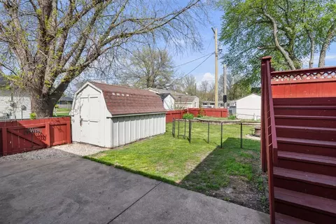 Exterior - 509 N 6th St, Eldridge, IA 52748 photo 5 of 12