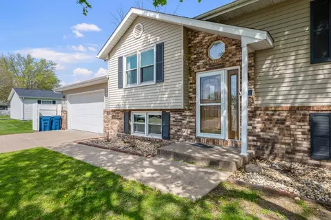 Exterior - 509 N 6th St, Eldridge, IA 52748 photo 2 of 12