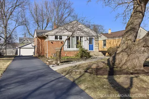 882 Hillside Ave, Glen Ellyn, IL 60137