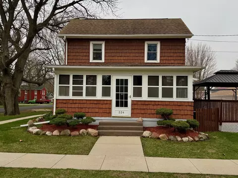 224 E South St, Franklin Grove, IL 61031