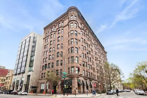 2800 N Pine Grove Ave #7E, Chicago, IL 60657