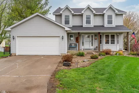308 E Brownlie Ln, Long Grove, IA 52756