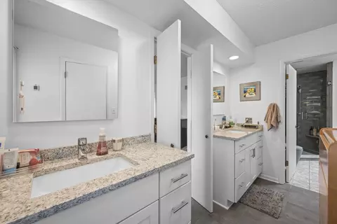 Bath - 4328 Phyllis Dr, Northbrook, IL 60062 photo 2 of 5