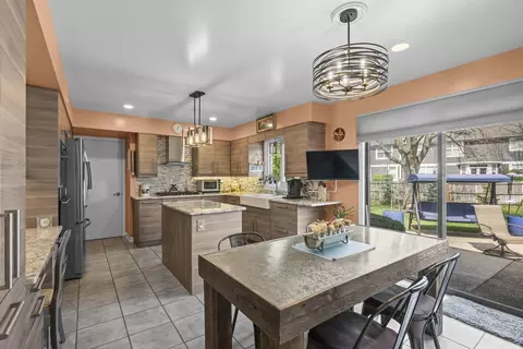 Kitchen - 4328 Phyllis Dr, Northbrook, IL 60062 photo 2 of 4