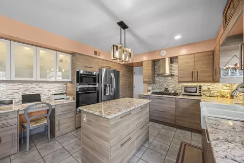 Kitchen - 4328 Phyllis Dr, Northbrook, IL 60062 photo 4 of 4