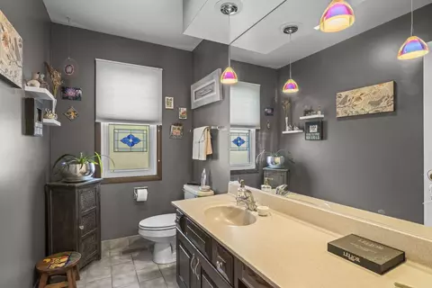 Bath - 4328 Phyllis Dr, Northbrook, IL 60062 photo 1 of 5