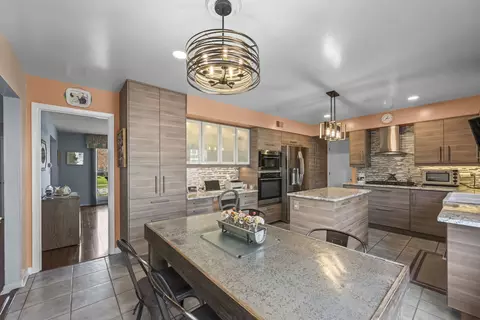 Kitchen - 4328 Phyllis Dr, Northbrook, IL 60062 photo 3 of 4