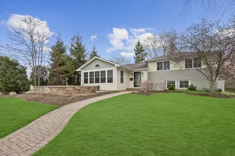 614 West St, Libertyville, IL 60048