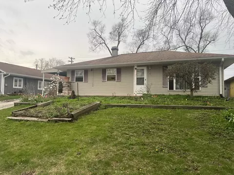 12 Evergreen Ln, Carpentersville, IL 60110