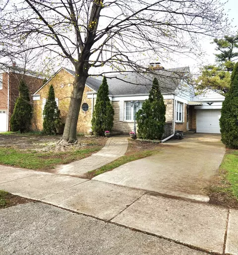 5020 Pratt Ave, Skokie, IL 60076