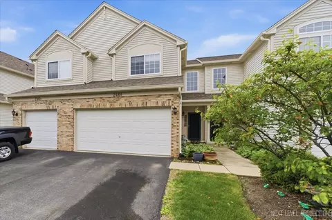 246 Nicole Dr #D, South Elgin, IL 60177