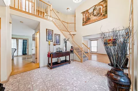 Entry Way - 275 Farmhill Dr, Algonquin, IL 60102 photo 2 of 2