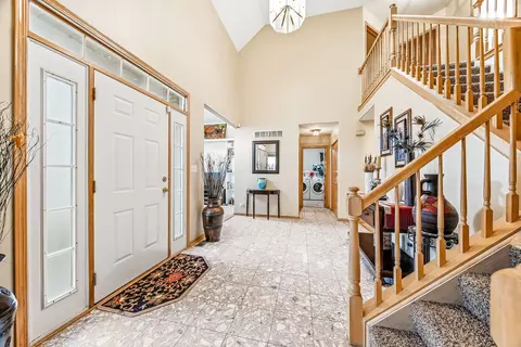 Entry Way - 275 Farmhill Dr, Algonquin, IL 60102 photo 1 of 2