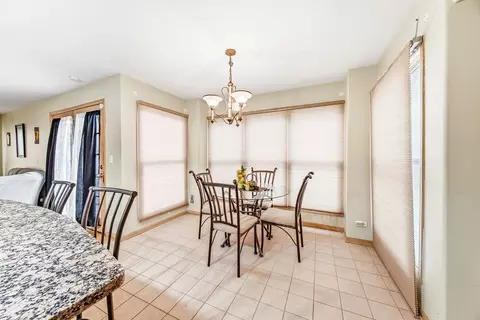 Dining - 275 Farmhill Dr, Algonquin, IL 60102 photo 2 of 2