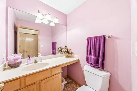 Bath - 275 Farmhill Dr, Algonquin, IL 60102 photo 1 of 3