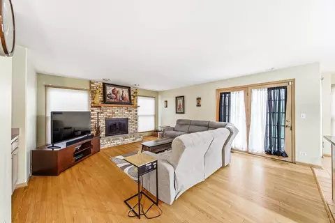 Living - 275 Farmhill Dr, Algonquin, IL 60102 photo 3 of 5