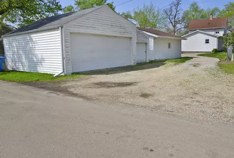 Exterior - 1008 Pine St, Ottawa, IL 61350 photo 5 of 5