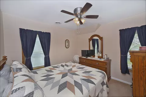 Bedroom - 1008 Pine St, Ottawa, IL 61350 photo 2 of 2
