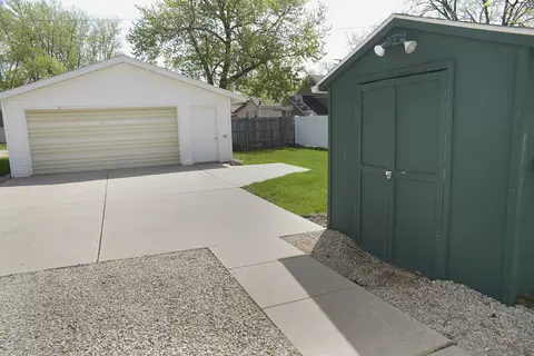 Exterior - 1008 Pine St, Ottawa, IL 61350 photo 4 of 5