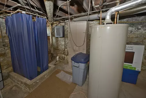 Bath - 1008 Pine St, Ottawa, IL 61350 photo 3 of 3